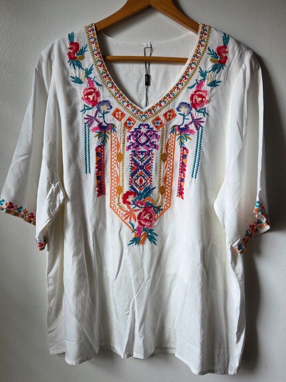 NWT AK RAYON BOHO EMBROIDERED V NECK TOP SIZE MEDIUM/ LARGE